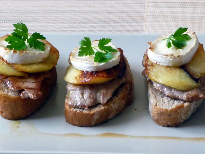solomillo con manzana y queso de cabra