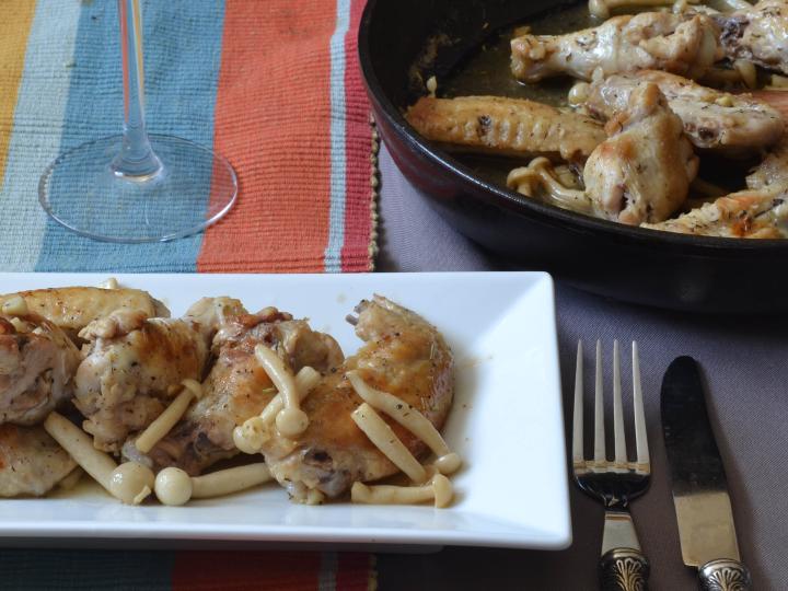 Alitas con setas al ajillo