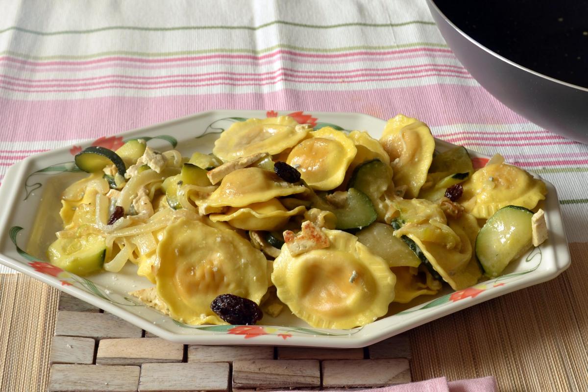 Pasta con calabacín y tofu