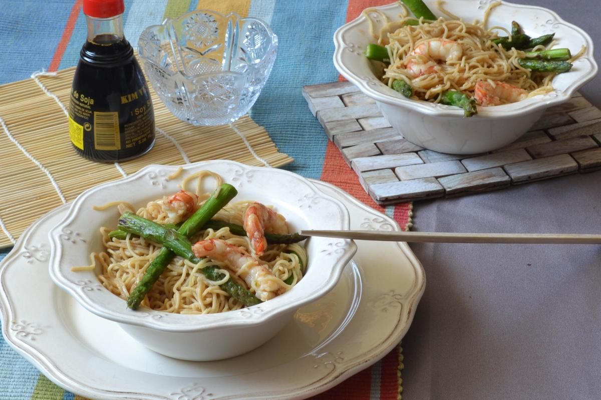 noodles con trigueros y gambones
